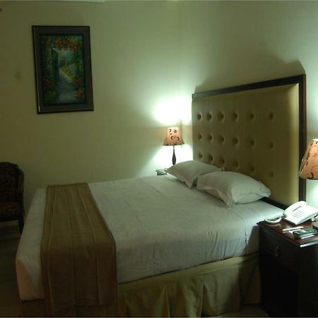 Ambassador Residency Hotel Chittagong Luaran gambar